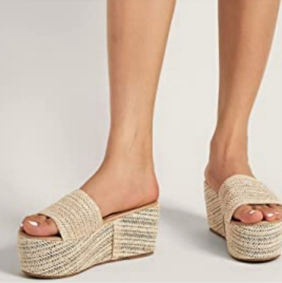 New platform sandals. - Picture 2 of 6